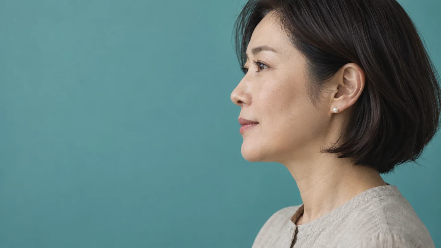 Jowls: Why They Form and Which Non-Surgical Lifting Treatments Address Them